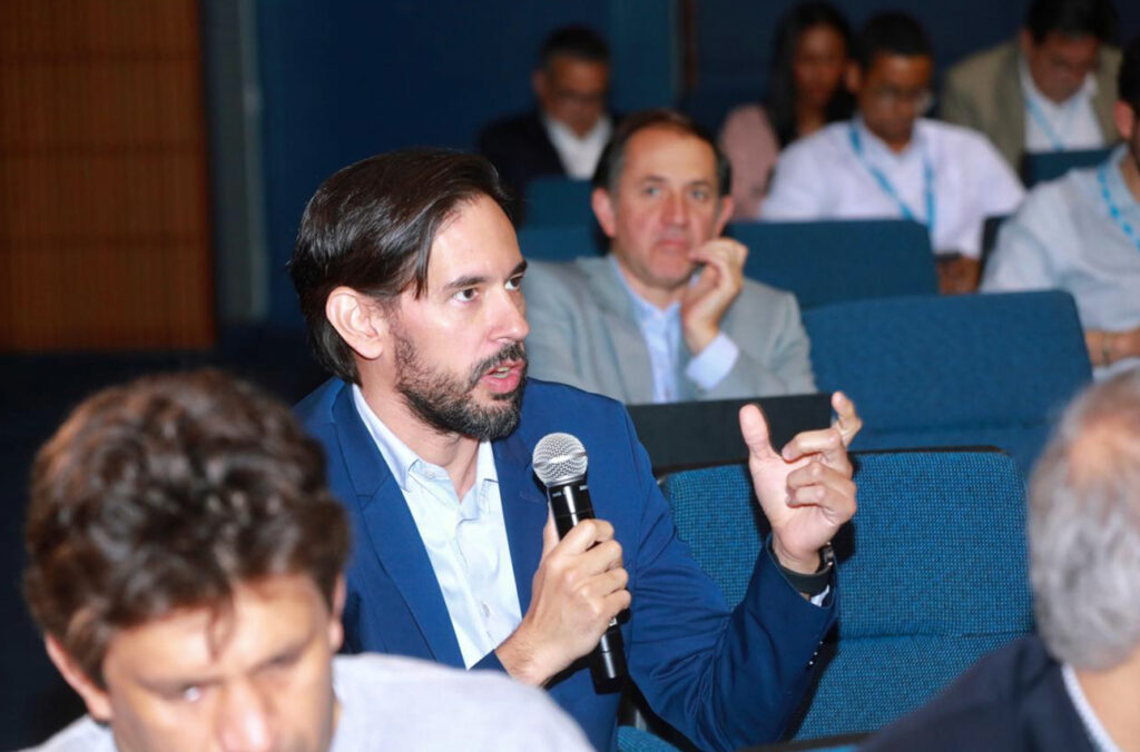 Through roundtable discussions and group exercises, participants exchanged ideas and strategies to use data more effectively in shaping inclusive digital policies. © INDOTEL