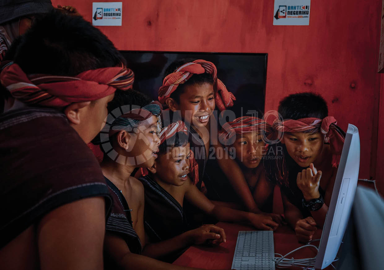 WSIS Forum 2019 Photo Contest Finalist: The fascinations of villages’ kids to the computer
