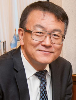 Dr. Chaesub Lee (WSIS Action Line Facilitator)