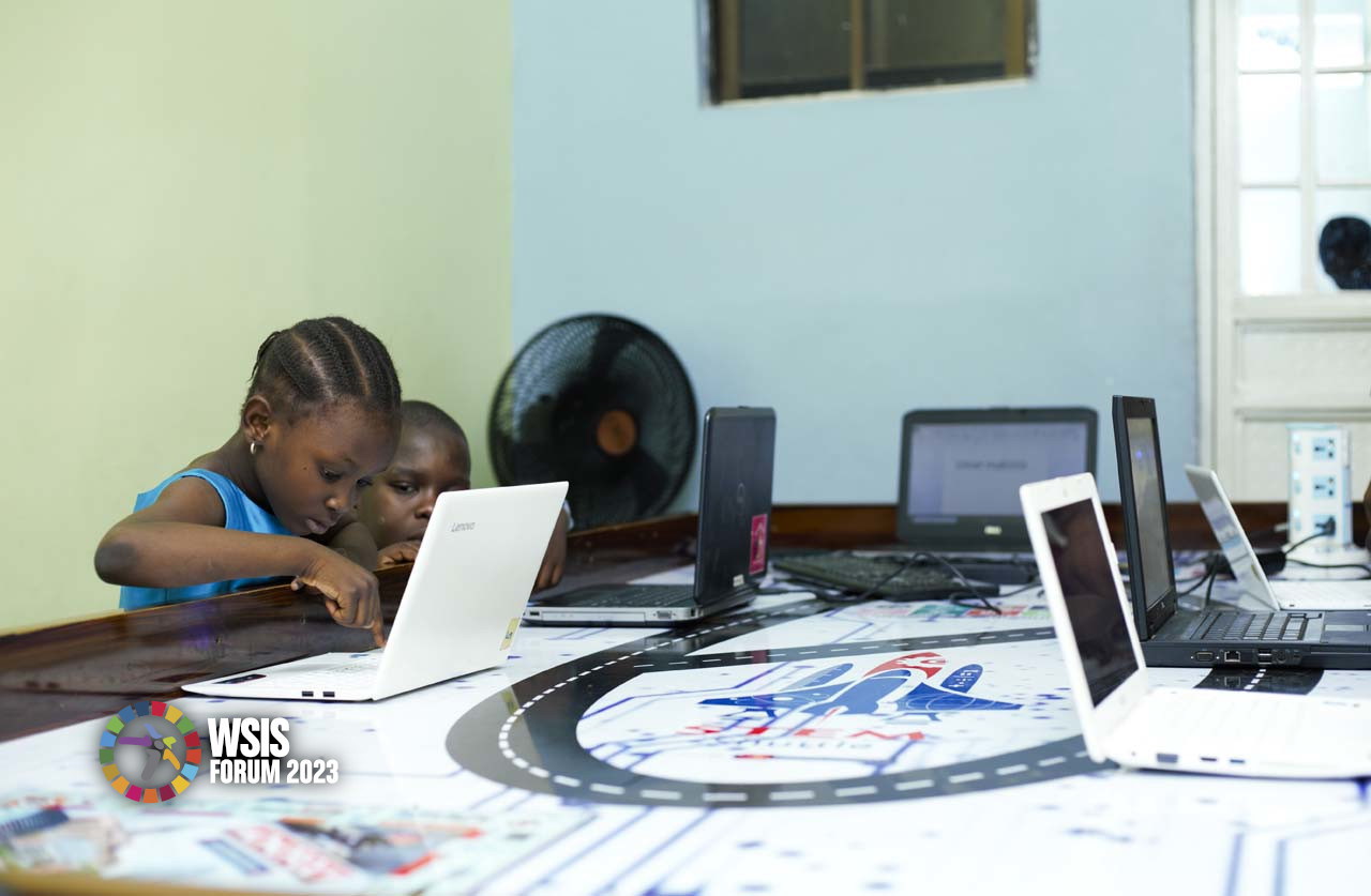 STEM Student's Digital Painting Class