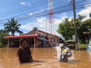 AIS 连接未连接者：在泰国洪水期间恢复希望和通信